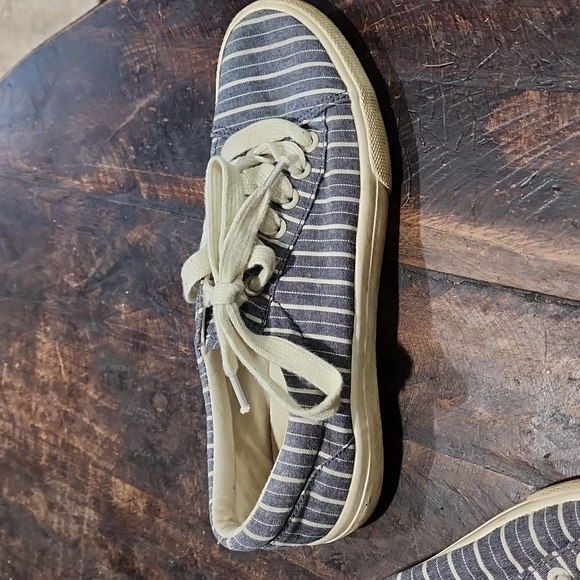 Mossimo sneakers - Picture 2 of 5